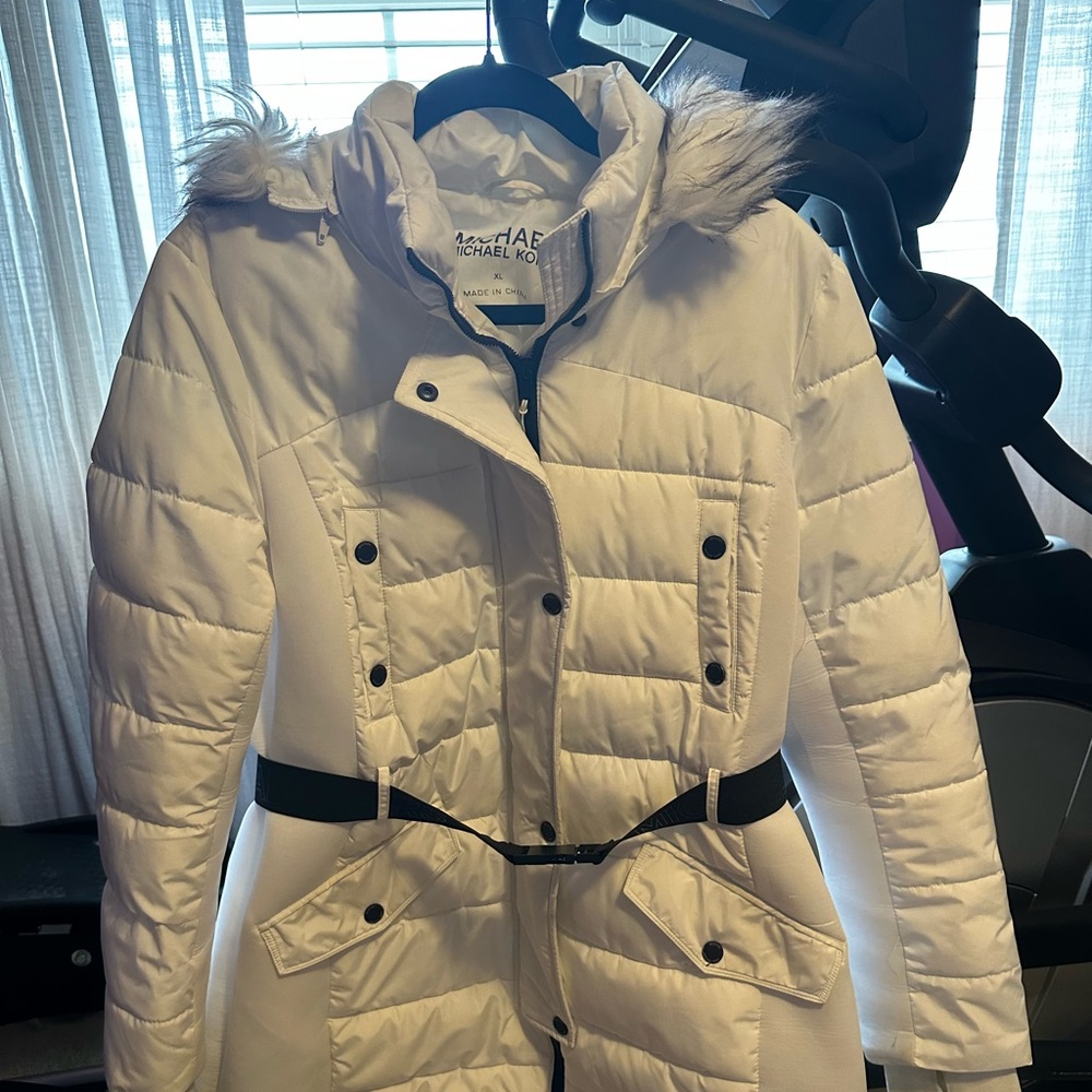 White 3/4 Michael Michael Kors, puffer coat women’s size extra large